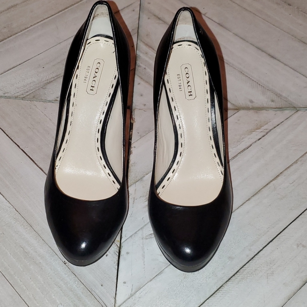 Coach Size 7 B Black Leather Pumps